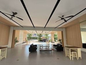 Condo, 1 Bedroom, Accessible, Smoking | Living area
