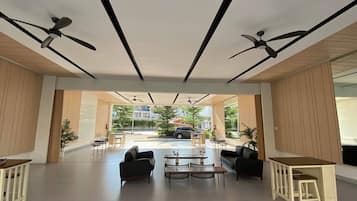 Condo, 1 Bedroom, Accessible, Smoking | Living area