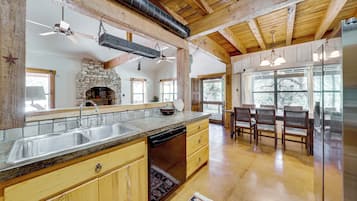 Fridge, microwave, stovetop, dishwasher