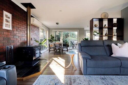 Cozy Tamar Valley Escape