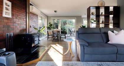 Cozy Tamar Valley Escape