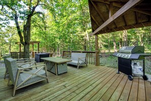 Outdoor dining - Walk to Pomme de Terre Lake: Pet-Friendly Escape (Flemington)