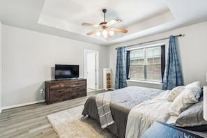 3 bedrooms, iron/ironing board, WiFi, bed sheets
