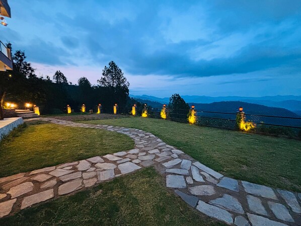 Property grounds - The Laylah - A Luxury villa in Binsar near Kasar Devi temple. (Kasardevi)