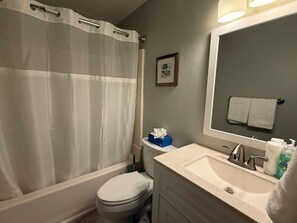 Hårføner og håndklær