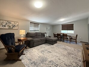 Smart TV, books - Happy Nest at Hazel Pet-Friendly, Fire Pit (Boise)