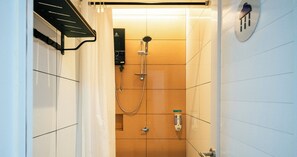 Dusche im Bad