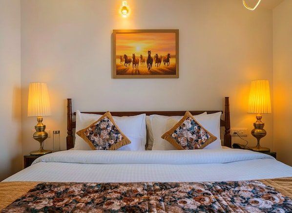 Habitación doble Deluxe, 1 cama King size, para no fumadores | Sábanas de algodón egipcio y ropa de cama de alta calidad 