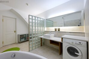 Hårføner, håndklær, såpe og toalettpapir