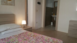 1 chambre, fer et planche à repasser, Wi-Fi, draps fournis
