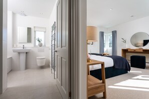 4 Schlafzimmer, Bügeleisen/Bügelbrett, WLAN, Bettwäsche