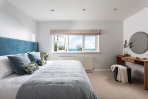 4 habitaciones, tabla de planchar con plancha, wifi y ropa de cama 