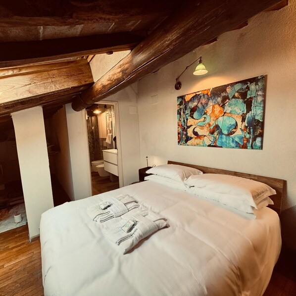 1 bedroom, travel crib, WiFi (free)