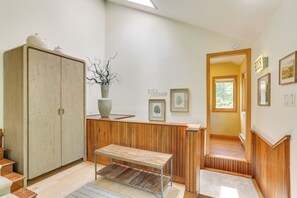 Interior - 13 Mi to Ski Big Bear: Updated Getaway w/ Deck (Shohola)