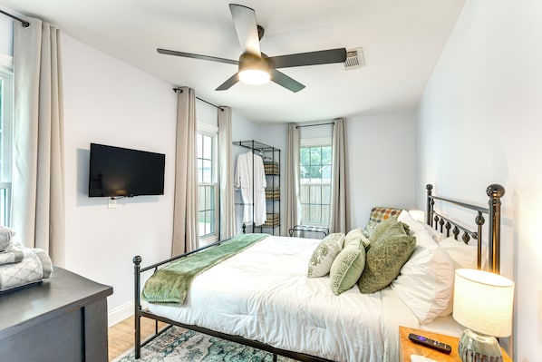 2 bedrooms, desk, iron/ironing board, internet