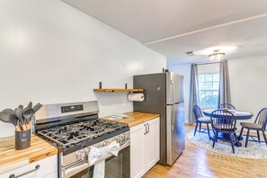 Fridge, microwave, stovetop, dishwasher