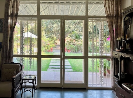Interior. The Studio Cottage - Deluxe 3-bedroom Bed & Breakfast in Bhopal