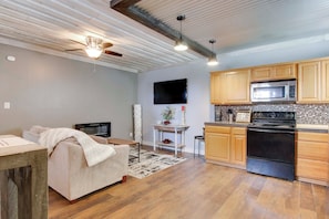 Fridge, microwave, stovetop, dishwasher