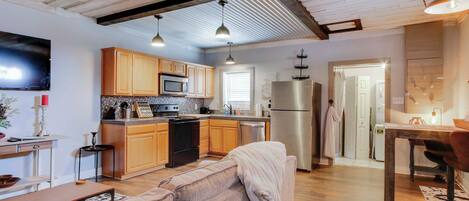 Fridge, microwave, stovetop, dishwasher