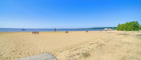 Una spiaggia nelle vicinanze