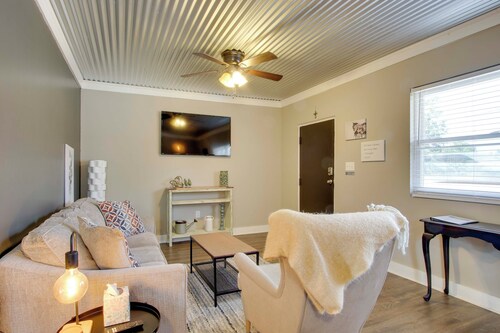 Close to Uptown & Hospital: Greenwood Studio