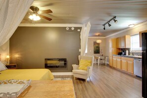 1 bedroom, desk, iron/ironing board, Internet