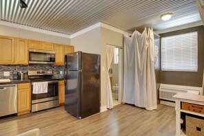 Fridge, microwave, stovetop, dishwasher