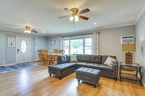 TV - 1 Block to Lake Huron: Pet-Friendly Apt w/ Kayaks (Lexington)