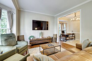 TV, fireplace