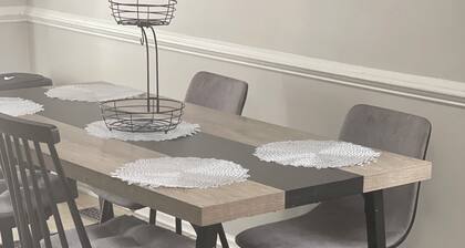 Home away from home Cozy 2-bedroom 2 bathroom house.