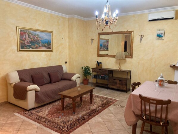 Villa, 2 Bedrooms, Accessible, Balcony | Living room