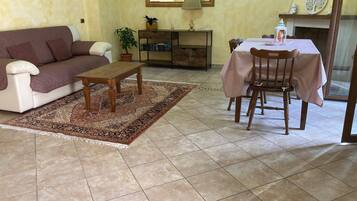 Villa, 2 Bedrooms, Accessible, Balcony | Living area