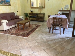 Villa, 2 Bedrooms, Accessible, Balcony | Living area