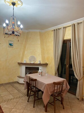 Villa, 2 camere da letto, accessibile ai disabili, balcone | Sala da pranzo