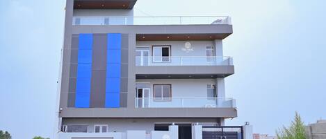 Fachada de la propiedad