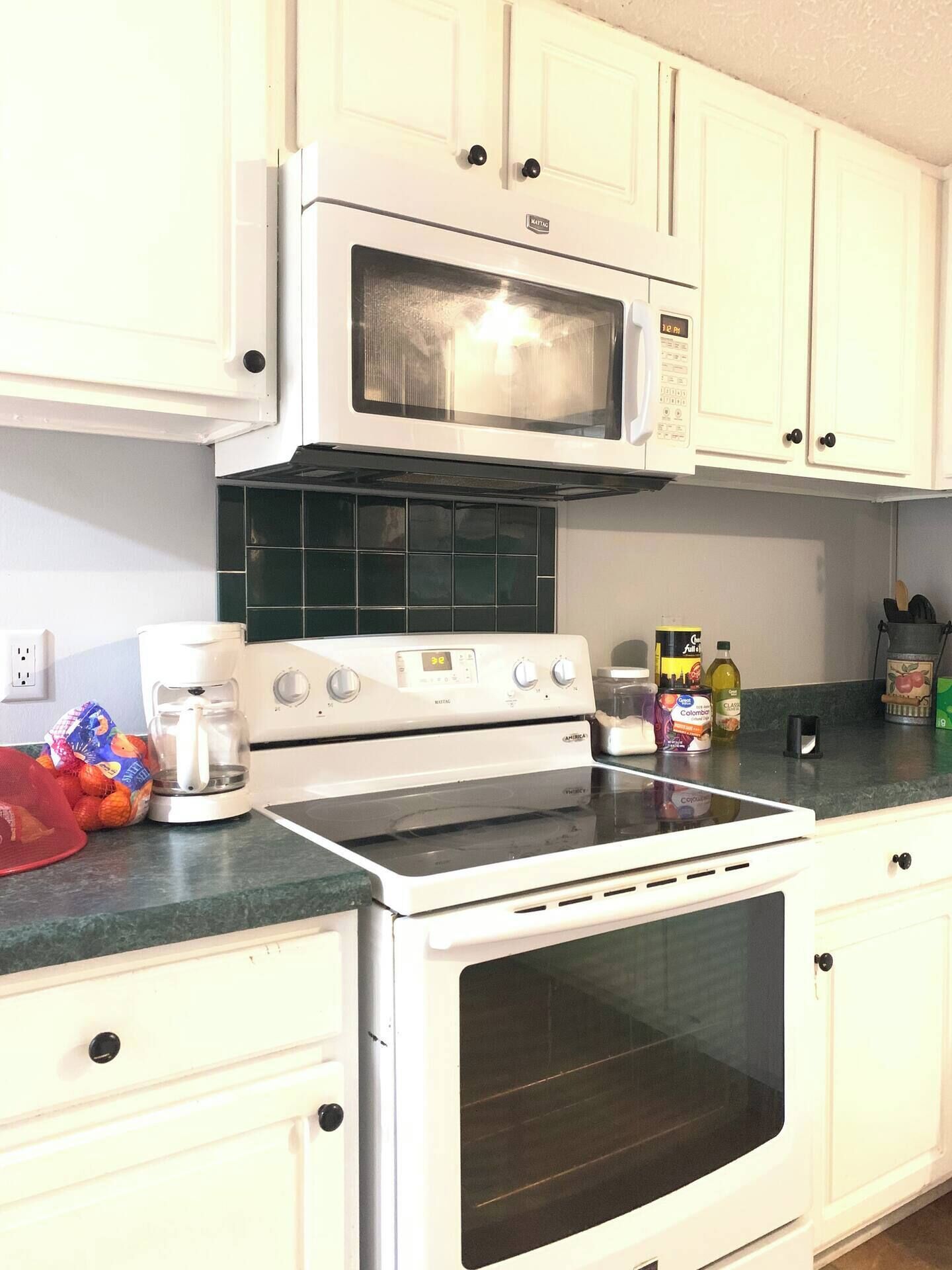 Fridge, oven, stovetop, cookware/dishes/utensils