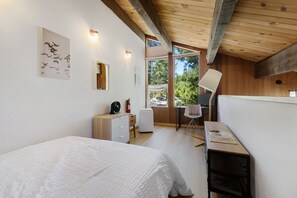 2 室のベッドルーム、デスク、WiFi (無料)、ベッドシーツ
