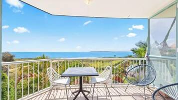 Apartemen, pemandangan samudra | Balkon