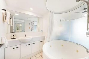 Amenidades de baño gratuitas, secadora de cabello, jabón, shampoo 