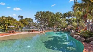 Kolam renang outdoor