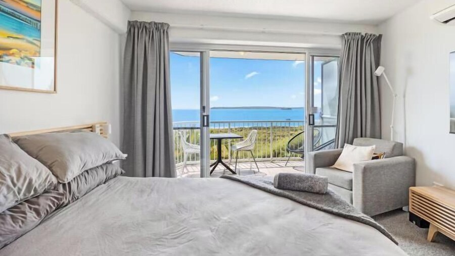 Wake to the Waves - Oceanfront Apartment
