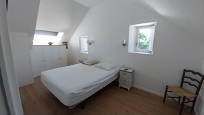 4 bedrooms, desk, iron/ironing board, travel cot - Peaceful hamlet house 12 km from the sea and 17 km from Vannes. (Berric)