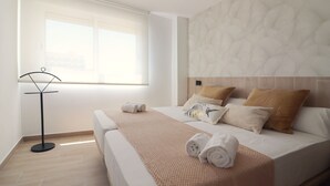 A hotel room with a bed, a standing lamp, and a window. - ESTORIL VISTAMAR PREMIUM SPECIAL (Benicàssim)