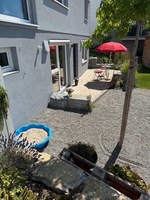 Terrace/patio - Apartment 'Seezeit' with Private Terrace, Private Garden and Wi-Fi (Bodman-Ludwigshafen)