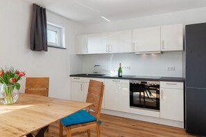 Réfrigérateur, four, plaque de cuisson, lave-vaisselle