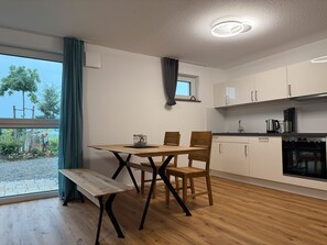 Dining - Apartment 'Seezeit' with Private Terrace, Private Garden and Wi-Fi (Bodman-Ludwigshafen)