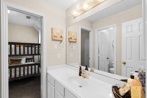 Jetted tub, hair dryer, towels, soap - 9BRM/8Bath/Large Group/Jacuzzi/Hot Tub/GYM/ in Downtown (Houston)