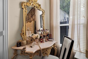 Interior - 9BRM/8Bath/Large Group/Jacuzzi/Hot Tub/GYM/ in Downtown (Houston)