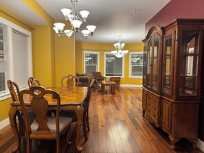 Dining - Spacious, Accessible Hillsboro Retreat – Deck, Grill & Family-Friendly Comfort (Hillsboro)