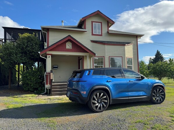 Exterior - Spacious, Accessible Hillsboro Retreat – Deck, Grill & Family-Friendly Comfort (Hillsboro)